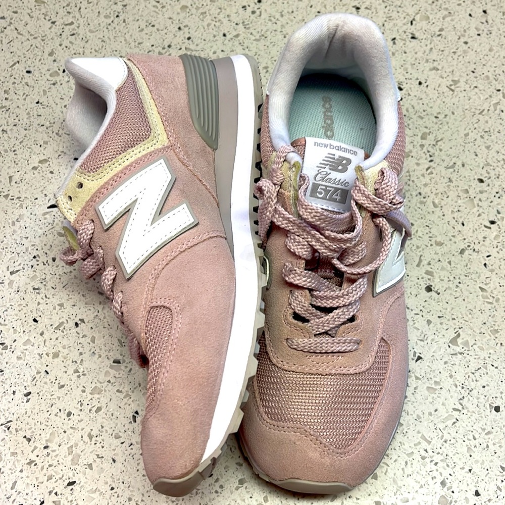 Brand new, never worn Pink New Balance size 8.5